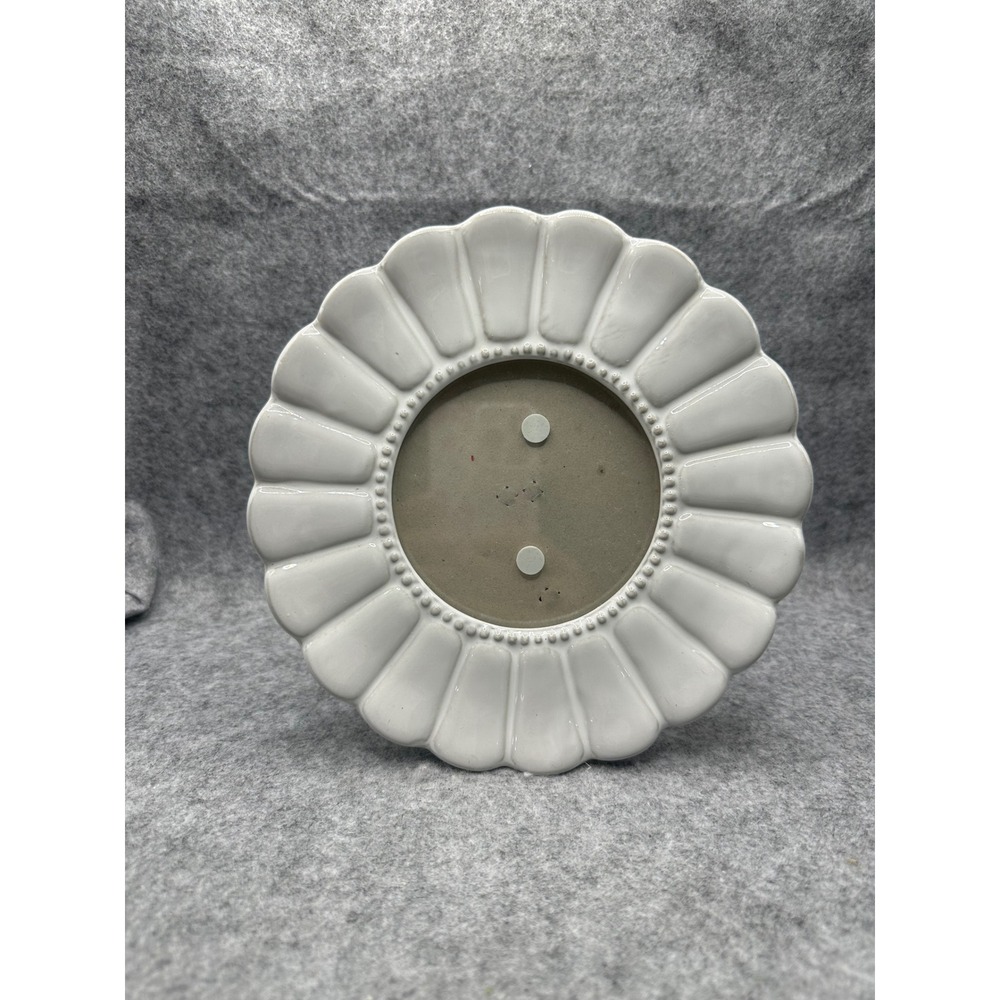 Parisian Home Ivy White Ceramic Scalloped Petal Round Picture Frame 7.25in